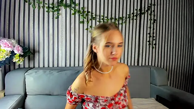 Snapshot of Casey_Sweeet chatting on 11.06.25 Casey Sweeet online show from 11.06.25