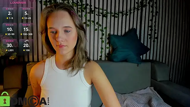 Snapshot of Casey_Sweeet chatting on 12.04.25 Casey Sweeet online show from 12.04.25