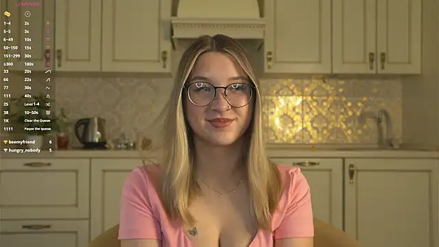 Snapshot of DarelleFaux chatting on 09.14.25 DarelleFaux online show from 09.14.25