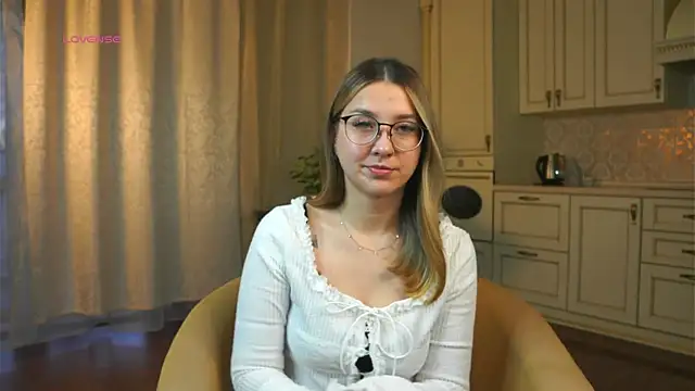 Snapshot of DarelleFaux chatting on 10.25.25 DarelleFaux online show from 10.25.25