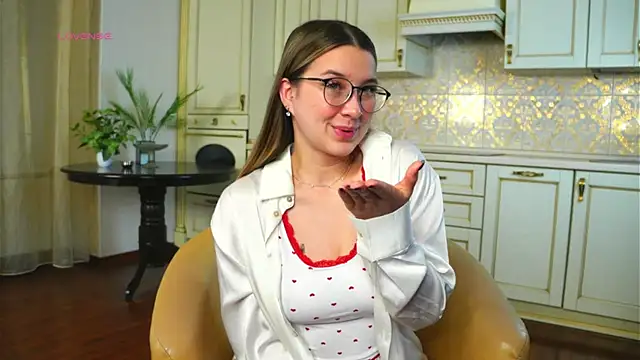 Snapshot of DarelleFaux chatting on 11.12.25 DarelleFaux online show from 11.12.25