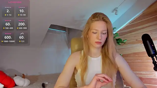 AuroraShoww online show from 11.06.25