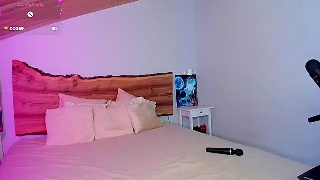 AuroraShoww online show from 11.15.25