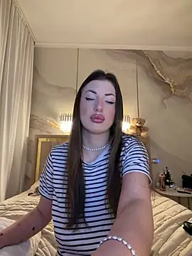 Snapshot of TiffaNoel chatting on 12.22.25 TiffaNoel online show from 12.22.25