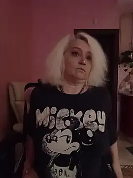 Snapshot of SquirtMilf00 chatting on 09.22.25 SquirtMilf00 online show from 09.22.25