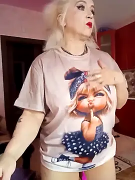 Snapshot of SquirtMilf00 chatting on 10.16.25 SquirtMilf00 online show from 10.16.25