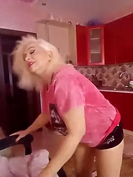 Snapshot of SquirtMilf00 chatting on 10.18.25 SquirtMilf00 online show from 10.18.25