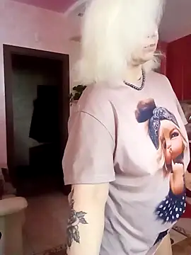 Snapshot of SquirtMilf00 chatting on 10.20.25 SquirtMilf00 online show from 10.20.25