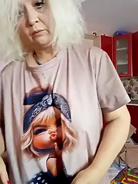 Snapshot of SquirtMilf00 chatting on 10.24.25 SquirtMilf00 online show from 10.24.25