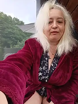 Snapshot of SquirtMilf00 chatting on 07.11.26 SquirtMilf00 online show from 07.11.26