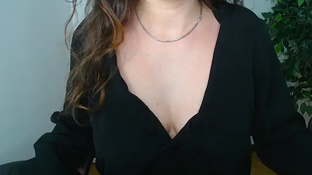 Snapshot of Erika_bestboobs chatting on 09.19.25 Erika bestboobs online show from 09.19.25