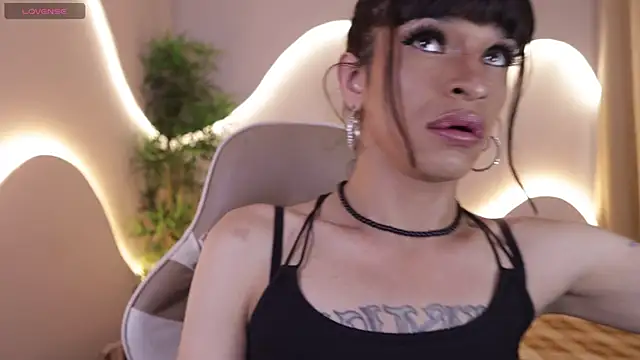 Snapshot of Alanakimura_ chatting on 12.20.25 Alanakimura online show from 12.20.25