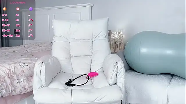 Snapshot of B-Yaya chatting on 10.01.25 B-Yaya online show from 10.01.25