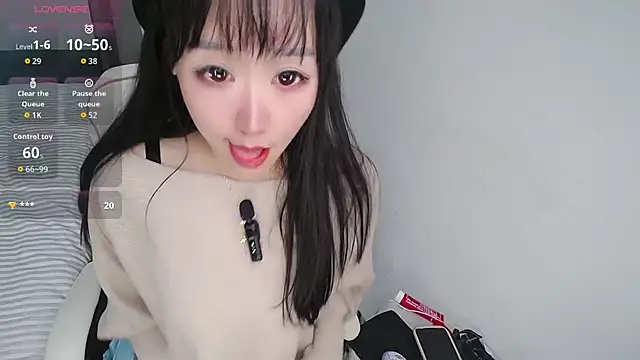 Snapshot of Angela-AMY chatting on 10.25.25 Angela-AMY online show from 10.25.25