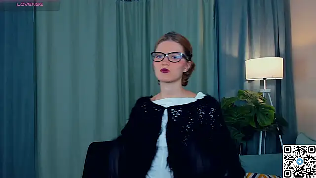 Snapshot of EdlinGathright chatting on 11.02.25 EdlinGathright online show from 11.02.25