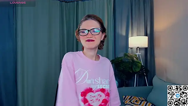 Snapshot of EdlinGathright chatting on 11.03.25 EdlinGathright online show from 11.03.25