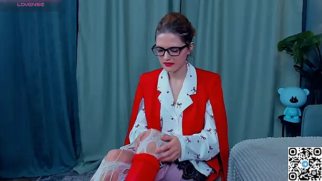 Snapshot of EdlinGathright chatting on 11.24.25 EdlinGathright online show from 11.24.25