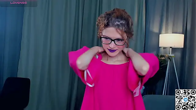 Snapshot of EdlinGathright chatting on 11.25.25 EdlinGathright online show from 11.25.25