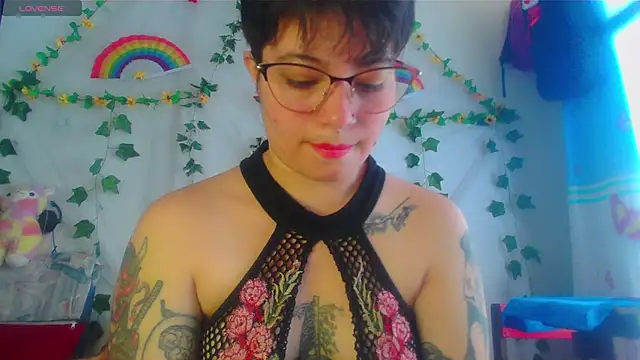 Snapshot of Mitsuha_gate chatting on 12.17.25 Mitsuha gate online show from 12.17.25