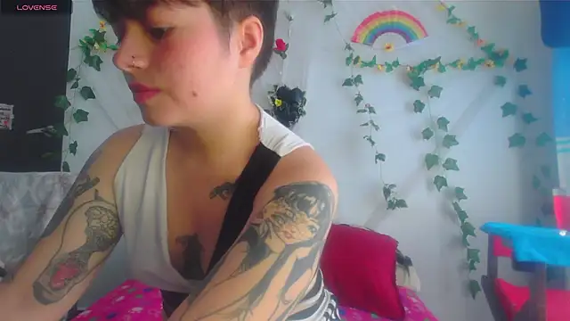 Snapshot of Mitsuha_gate chatting on 12.21.25 Mitsuha gate online show from 12.21.25