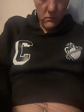 kmaddycakes1 online show from 02.19.26