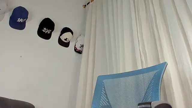 Snapshot of santi_xximo chatting on 09.24.25 santi xximo online show from 09.24.25