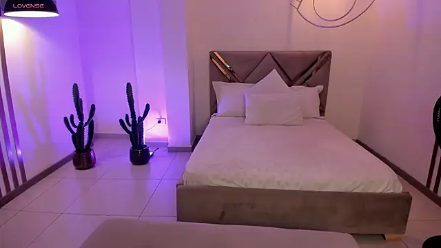 AmbarJames  online show from 01.08.26