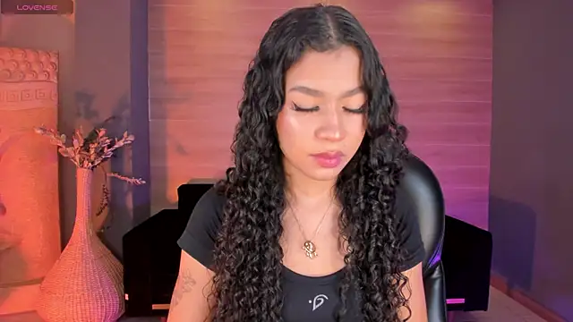 Snapshot of SophieHouston_ chatting on 10.21.25 SophieHouston  online show from 10.21.25
