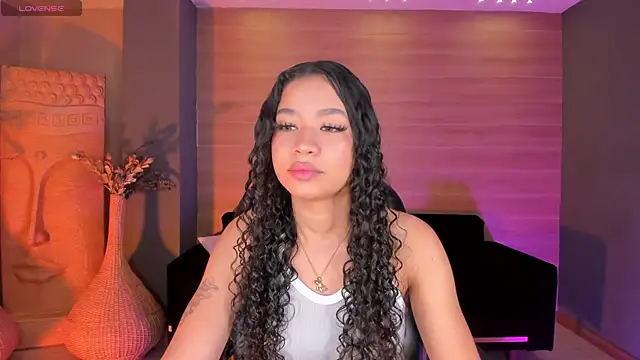 Snapshot of SophieHouston_ chatting on 10.22.25 SophieHouston  online show from 10.22.25