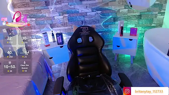 Snapshot of boyfox_tay chatting on 11.06.25 boyfox tay online show from 11.06.25