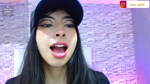 Snapshot of juno_tay chatting on 09.28.25 juno tay online show from 09.28.25