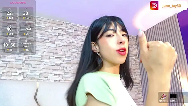 Snapshot of juno_tay chatting on 10.24.25 juno tay online show from 10.24.25