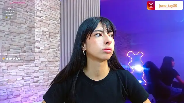 Snapshot of juno_tay chatting on 10.27.25 juno tay online show from 10.27.25