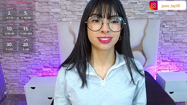 Snapshot of juno_tay chatting on 11.04.25 juno tay online show from 11.04.25