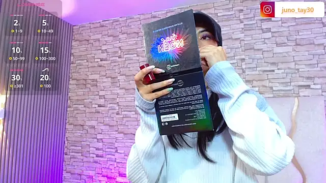 Snapshot of juno_tay chatting on 11.09.25 juno tay online show from 11.09.25