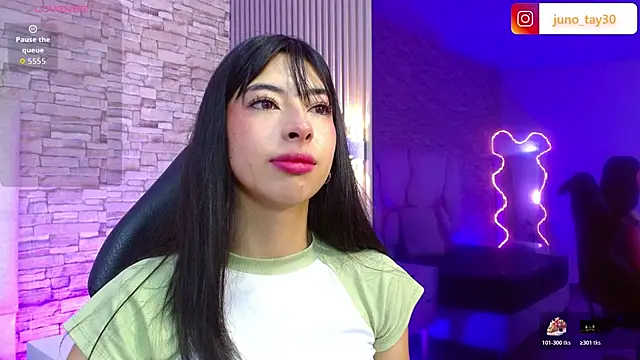 Snapshot of juno_tay chatting on 11.20.25 juno tay online show from 11.20.25