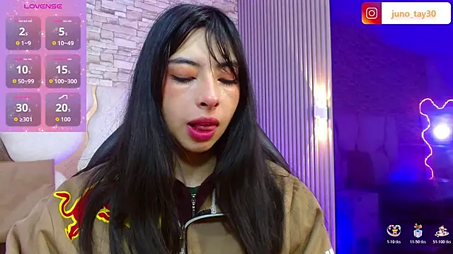 Snapshot of juno_tay chatting on 11.21.25 juno tay online show from 11.21.25