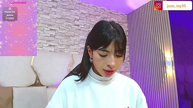 Snapshot of juno_tay chatting on 11.23.25 juno tay online show from 11.23.25