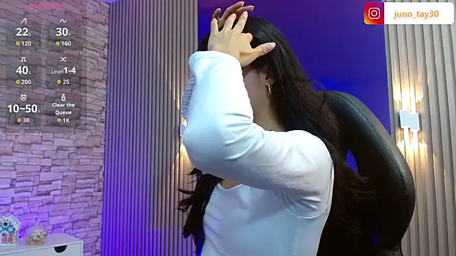 Snapshot of juno_tay chatting on 11.26.25 juno tay online show from 11.26.25