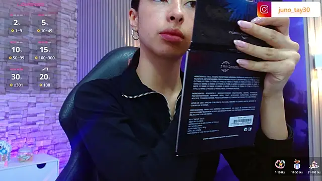 Snapshot of juno_tay chatting on 11.28.25 juno tay online show from 11.28.25