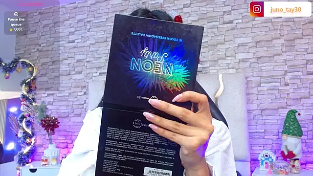 Snapshot of juno_tay chatting on 11.29.25 juno tay online show from 11.29.25