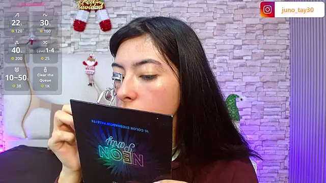 Snapshot of juno_tay chatting on 11.30.25 juno tay online show from 11.30.25