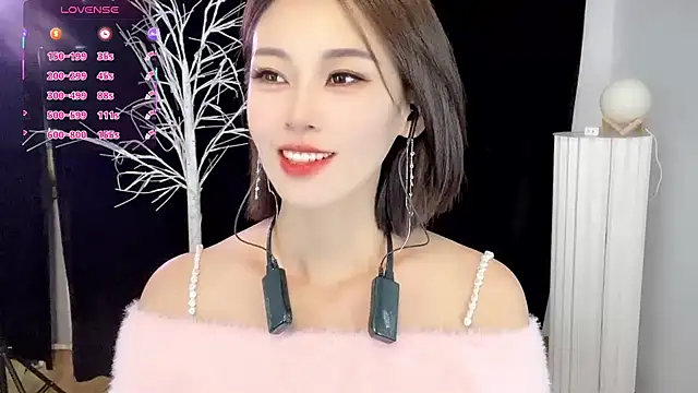 Snapshot of xiaoyue8888 chatting on 10.24.25 xiaoyue8888 online show from 10.24.25