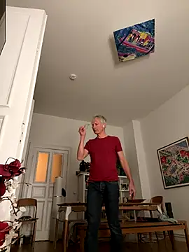 Snapshot of SexyLeon8 chatting on 09.21.25 SexyLeon8 online show from 09.21.25