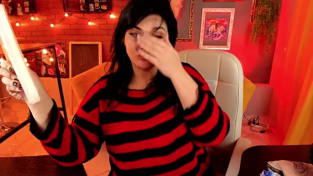 MaryHarrys online show from 10.19.25