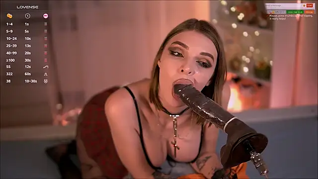 Snapshot of l0lidream_ chatting on 10.31.25 l0lidream online show from 10.31.25