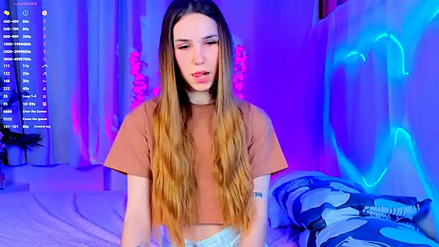 Snapshot of -CindyLou chatting on 09.25.25 -CindyLou online show from 09.25.25