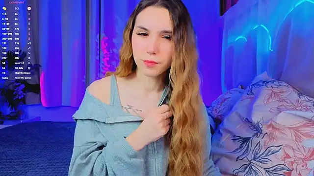 Snapshot of -CindyLou chatting on 10.11.25 -CindyLou online show from 10.11.25