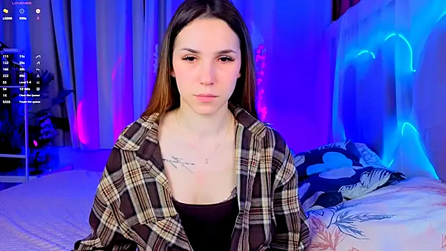 Snapshot of -CindyLou chatting on 10.19.25 -CindyLou online show from 10.19.25