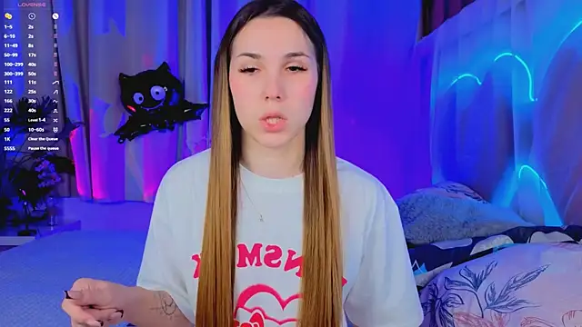 Snapshot of -CindyLou chatting on 10.23.25 -CindyLou online show from 10.23.25